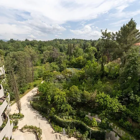 Vater Selected * טיראנה