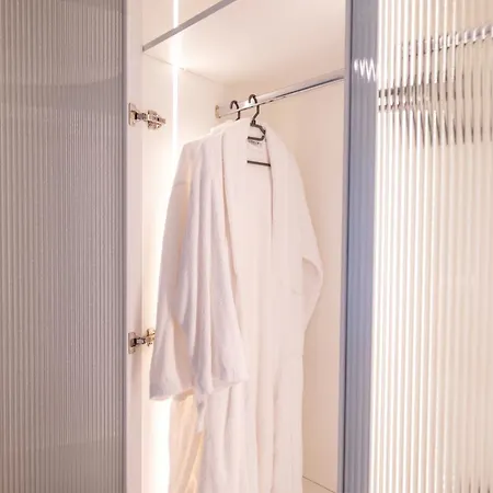 Vater Selected * Tirana