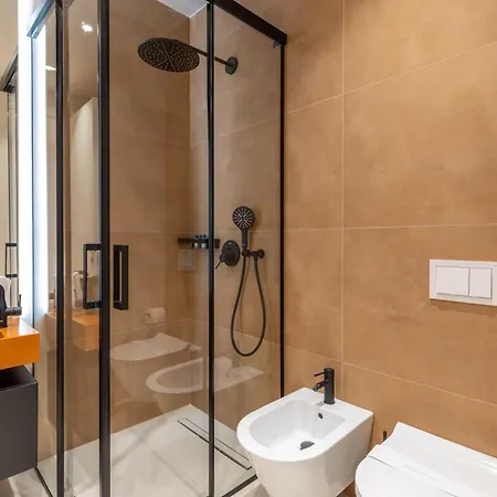 Vater Selected * Tirana